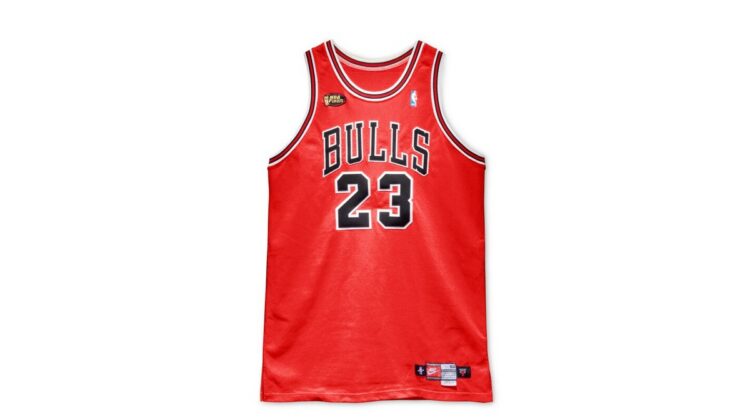 Un maillot de Jordan aux enchères atteint une estimation record