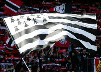 Le plus grand drapeau breton au monde déployé lors du derby Rennes-Nantes