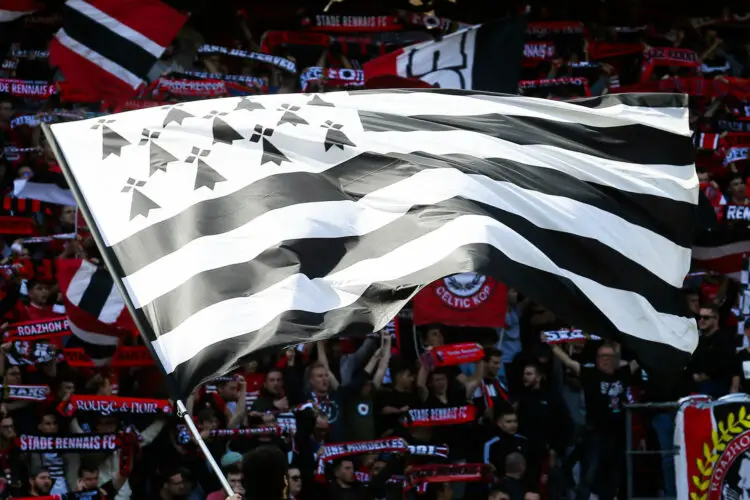 Le plus grand drapeau breton au monde déployé lors du derby Rennes-Nantes