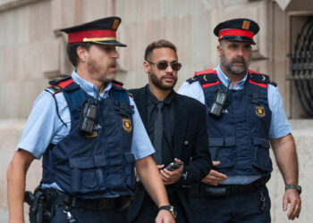 Procès Neymar : le parquet retire ses accusations