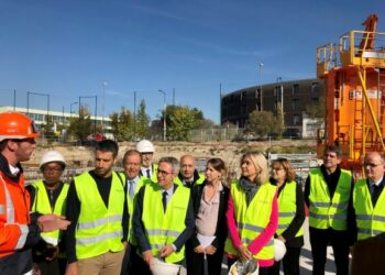 Pose de la première pierre du Prisme