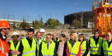 Pose de la première pierre du Prisme