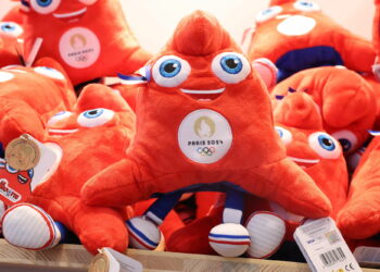 Paris 2024 : l’usine française augmente sa production de mascottes