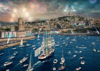 Paris 2024 : Marseille, point de départ de la flamme olympique en France