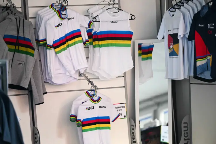 Sale temps pour la marque « arc en ciel » de l’UCI