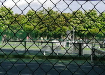 Les terrains de tennis du jardin du Luxembourg toujours fermés