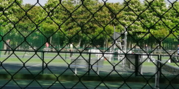 Les terrains de tennis du jardin du Luxembourg toujours fermés