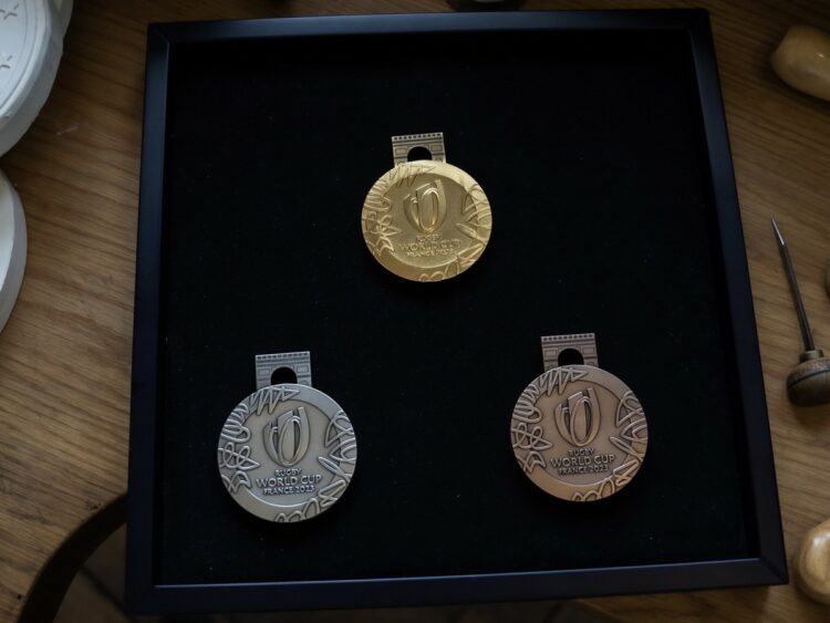 Des médailles fabriquées à partir de téléphones portables recyclés