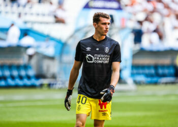 Il porte plainte contre son club après deux commotions cérébrales