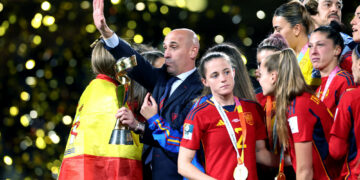 Luis Rubiales abdique