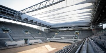 Le court Suzanne-Lenglen dévoile son nouveau toit