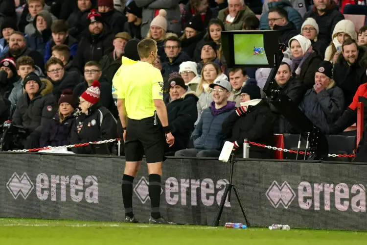 La Premier League prête à expliquer le VAR