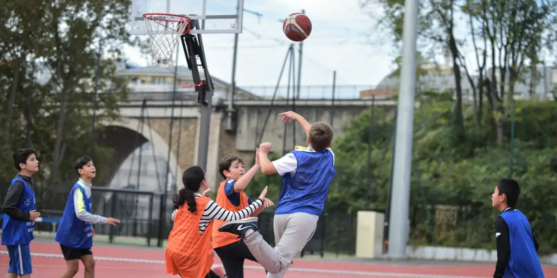 C’est l’uniforme ou l’activité physique !