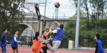 C’est l’uniforme ou l’activité physique !