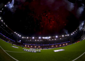 L’UEFA pense-t-elle réellement aux supporters… ou à l’audience mondiale ?