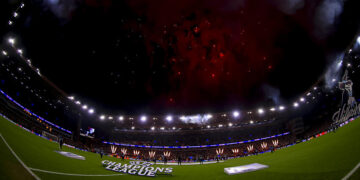 L’UEFA pense-t-elle réellement aux supporters… ou à l’audience mondiale ?