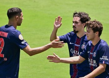 Le PSG bat les Bleues