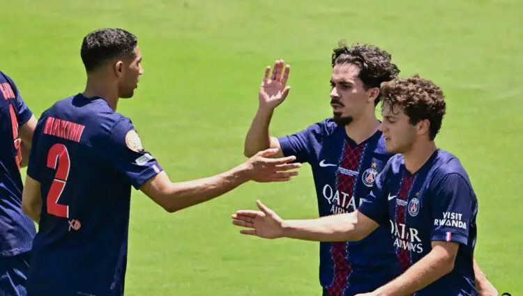 Le PSG bat les Bleues