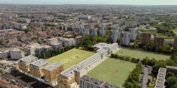 Centre d’innovation des rugbys à Pantin : de la première pierre à l’alerte judiciaire