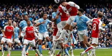 La Premier League temporise