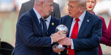 Que faisait Gianni Infantino au Conseil de la Paix de Trump ?
