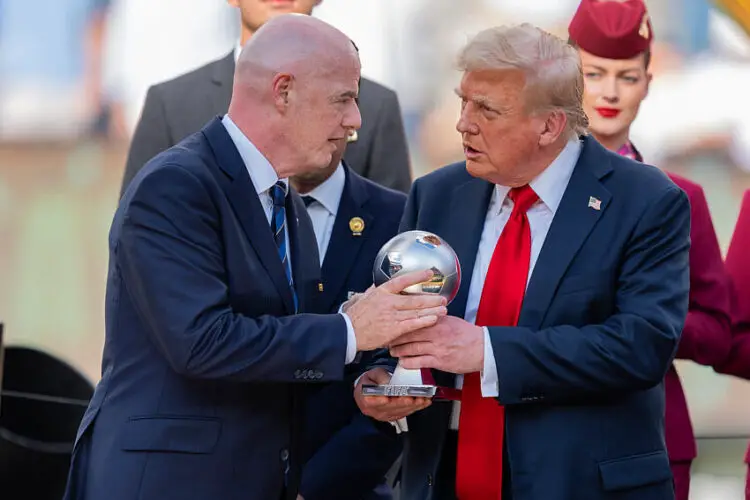 Que faisait Gianni Infantino au Conseil de la Paix de Trump ?