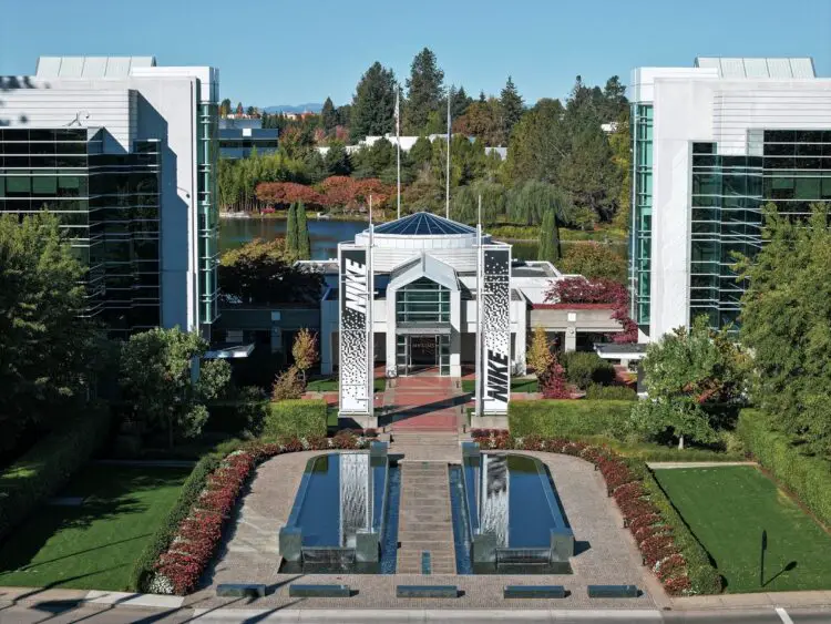 Nike attaqué pour sa politique de diversité