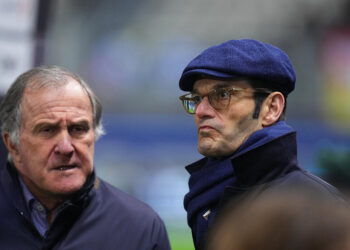 Une tribune qui s’effondre d’elle-même