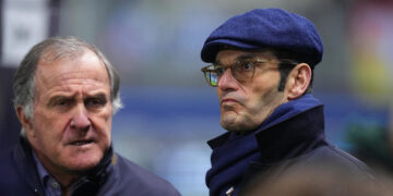 Une tribune qui s’effondre d’elle-même