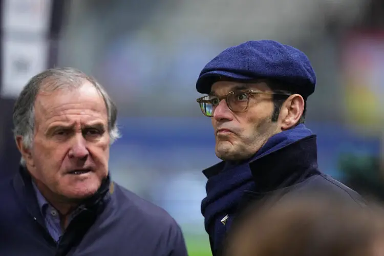 Une tribune qui s’effondre d’elle-même