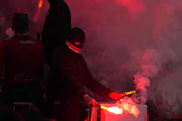 Pourquoi le projet de loi RIPOST cible aussi les violences dans les stades