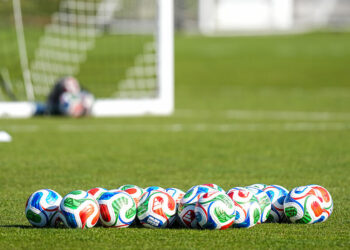 La France talonne le Brésil dans l’exportation de footballeurs