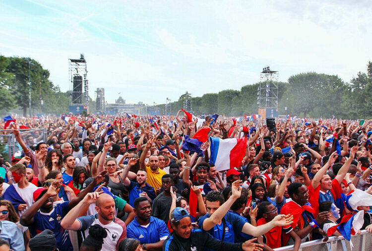 Treize fiches pour réduire l’empreinte des fan-zones